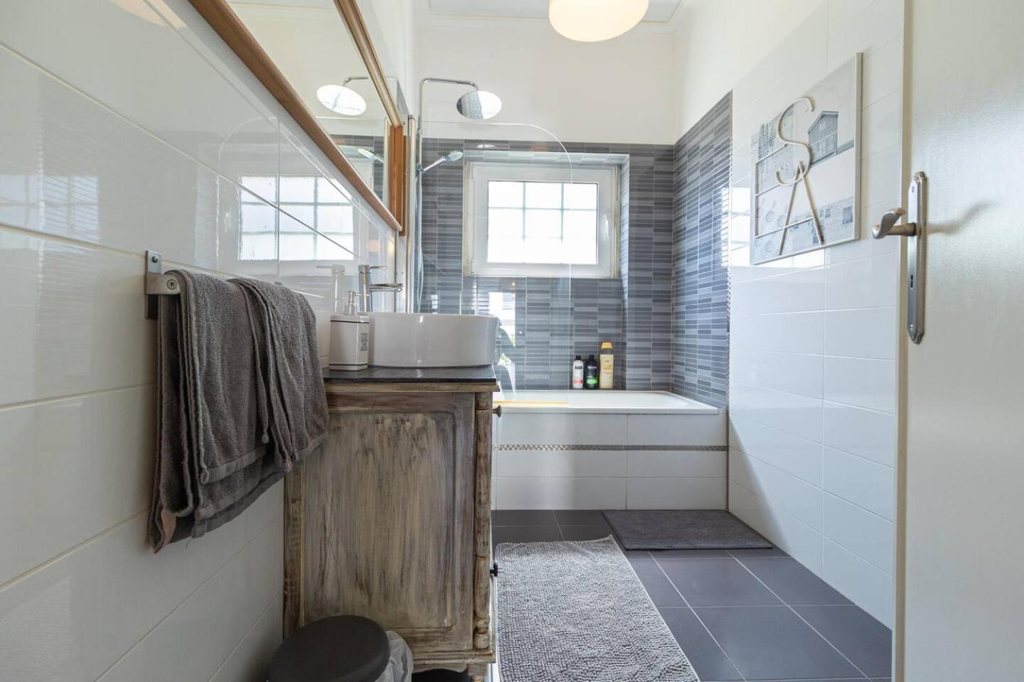 Chic Coastal Pool, Garden & Vibes Vakantiehuis Carcavelos (Lisbon)