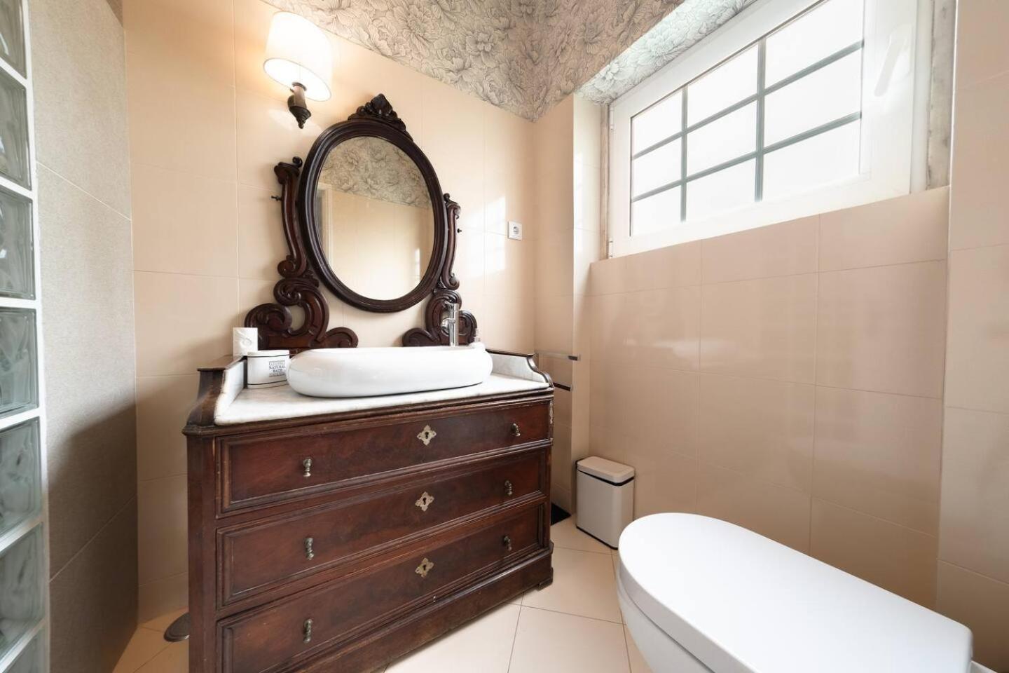 Vakantiehuis Chic Coastal Pool, Garden & Vibes Carcavelos (Lisbon)