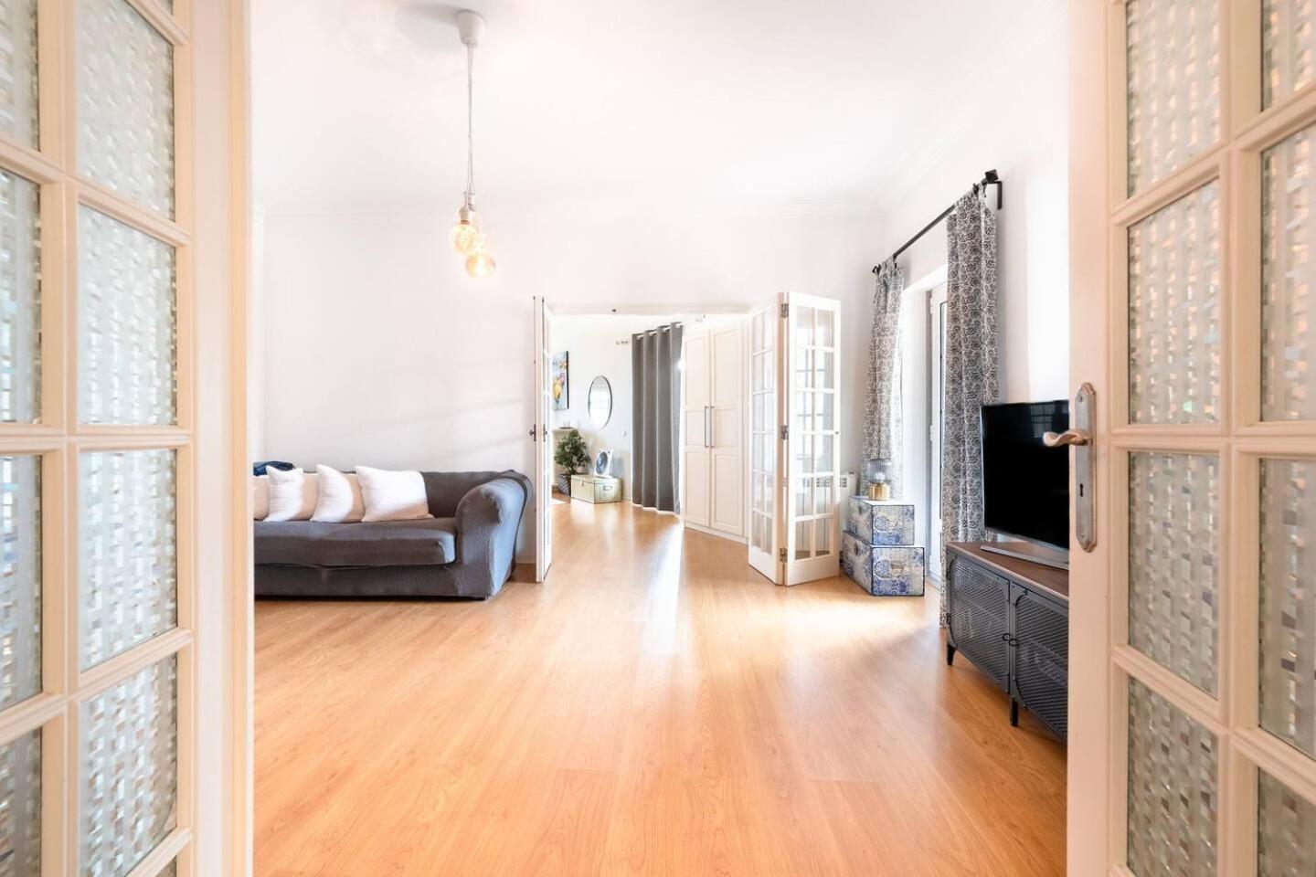 Vakantiehuis Chic Coastal Pool, Garden & Vibes Carcavelos (Lisbon)