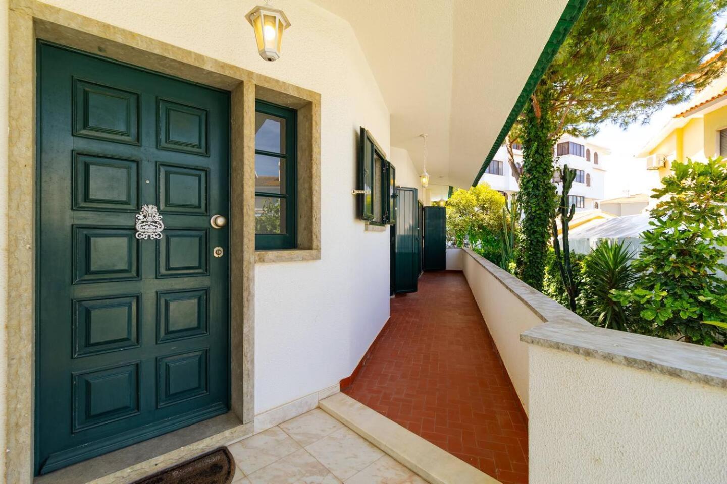 Vakantiehuis Chic Coastal Pool, Garden & Vibes Carcavelos (Lisbon)