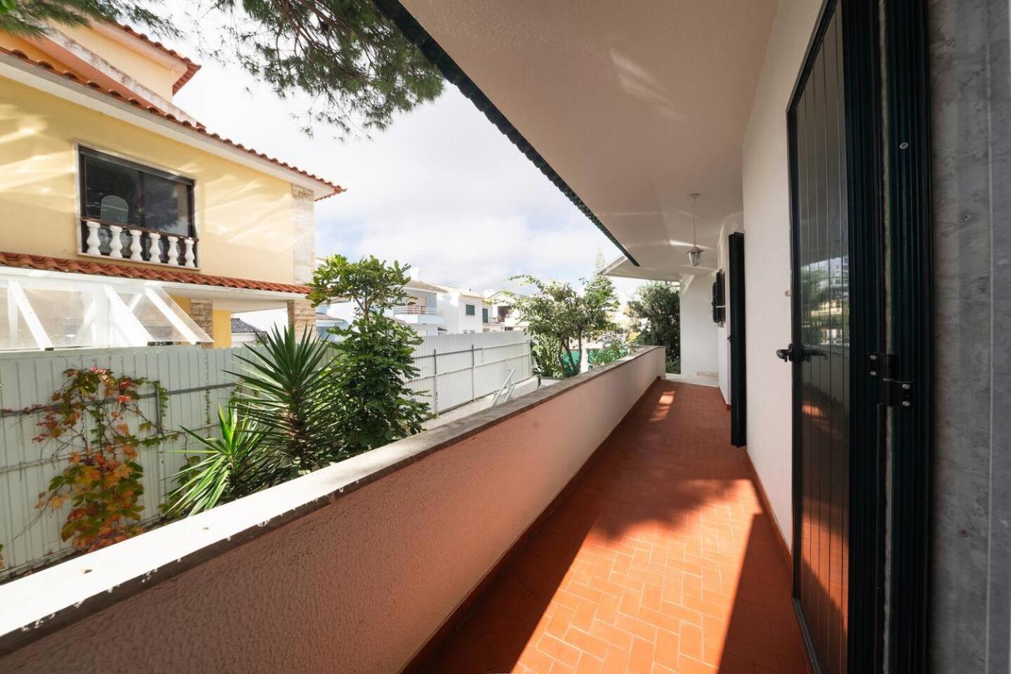Vakantiehuis Chic Coastal Pool, Garden & Vibes Carcavelos (Lisbon)