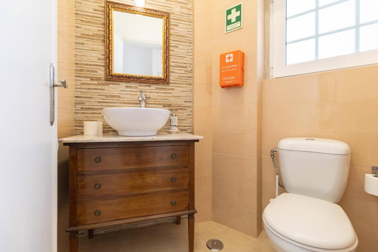 Chic Coastal Pool, Garden & Vibes Vakantiehuis Carcavelos (Lisbon)