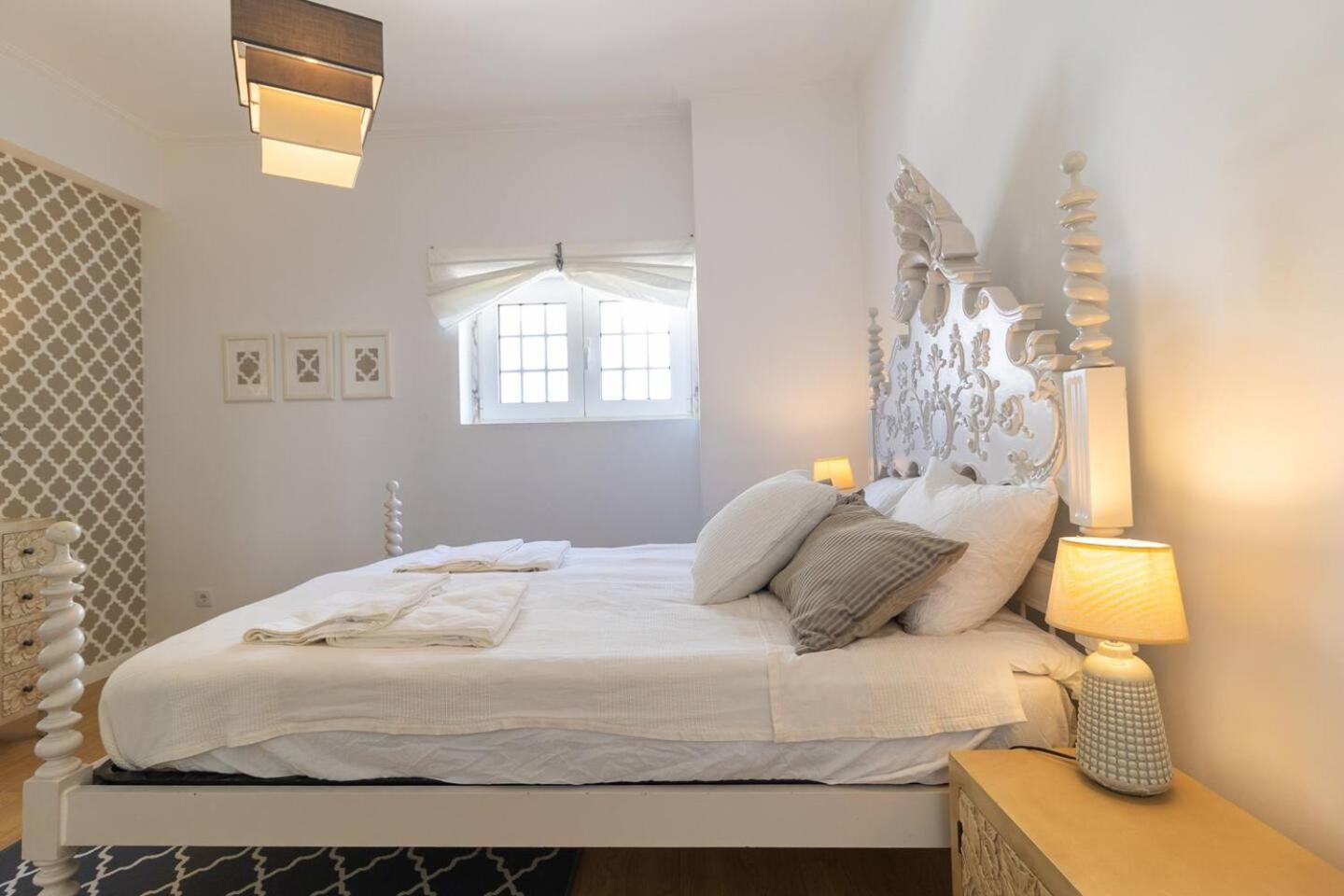 Vakantiehuis Chic Coastal Pool, Garden & Vibes Carcavelos (Lisbon)