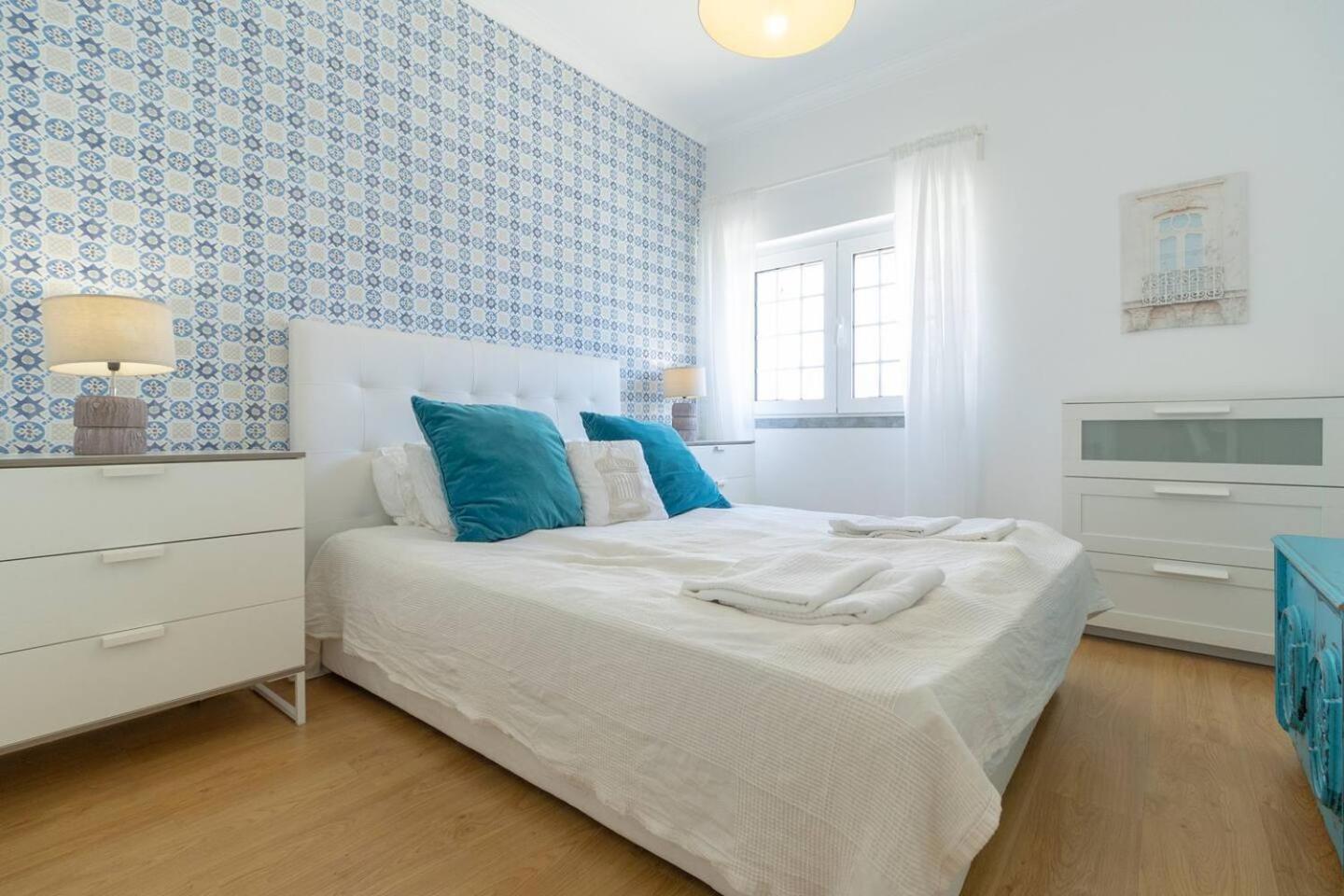 Vakantiehuis Chic Coastal Pool, Garden & Vibes Carcavelos (Lisbon)