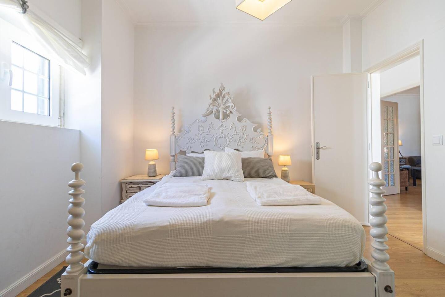 Chic Coastal Pool, Garden & Vibes Carcavelos (Lisbon)