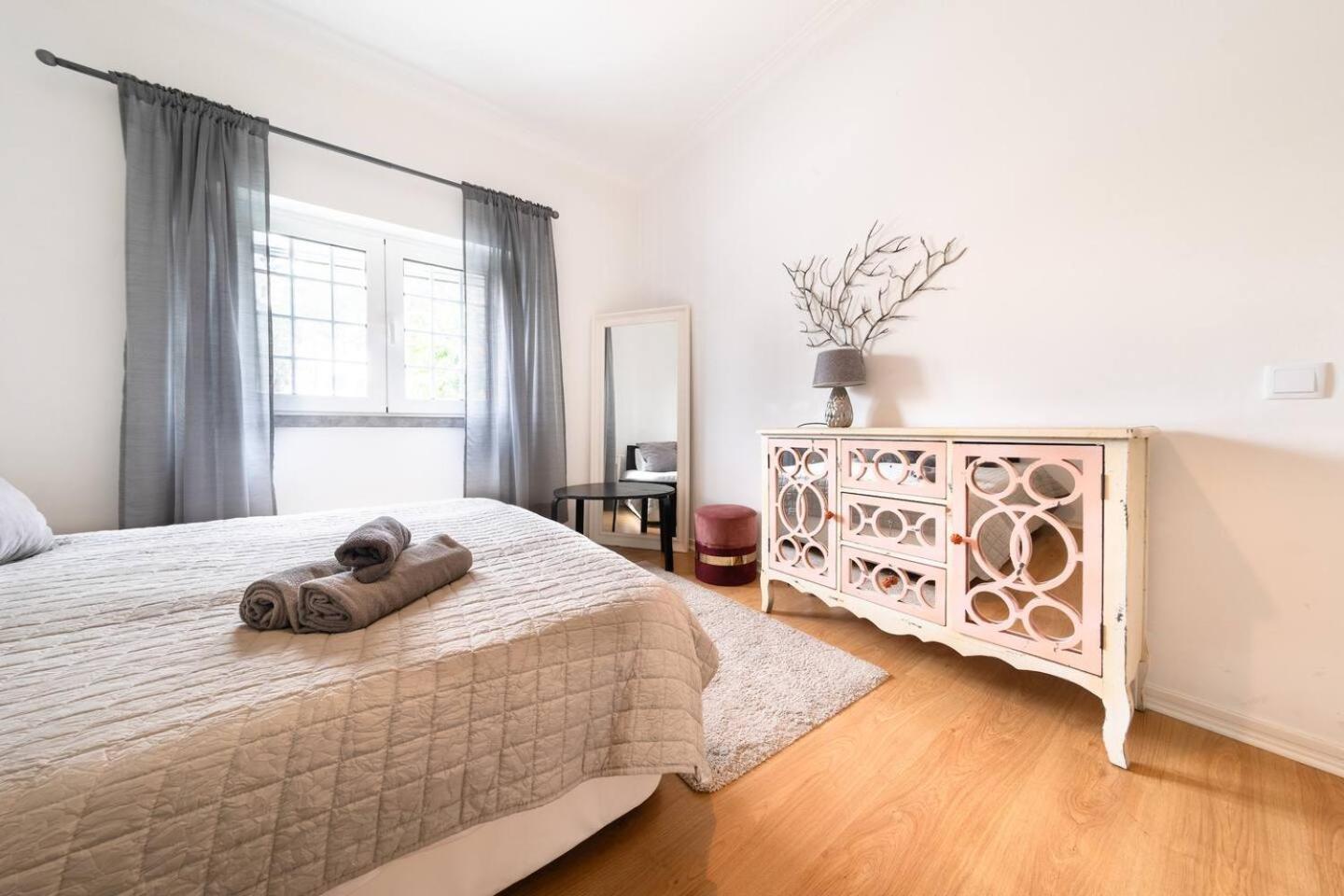 Chic Coastal Pool, Garden & Vibes Vakantiehuis Carcavelos (Lisbon)
