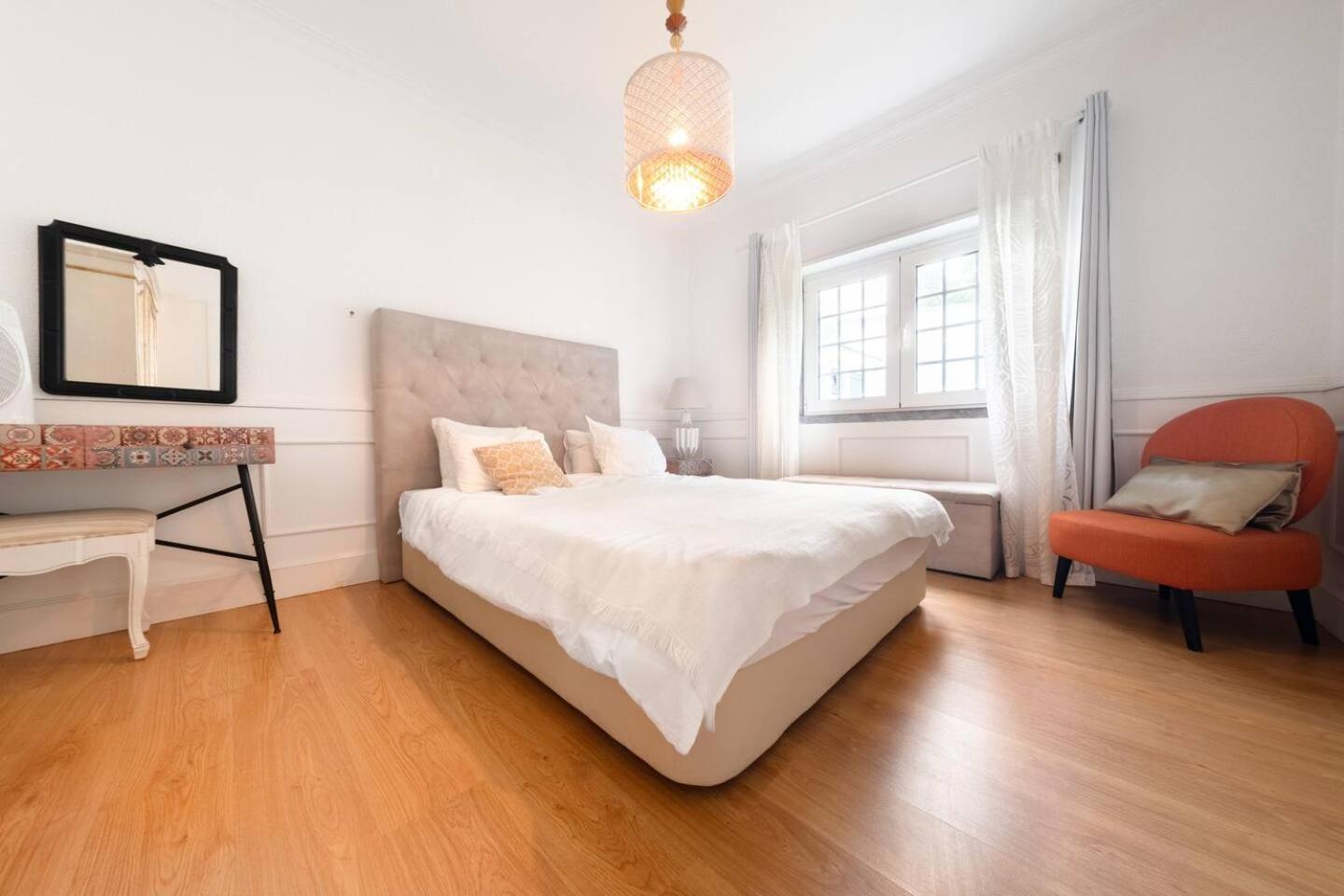 Vakantiehuis Chic Coastal Pool, Garden & Vibes Carcavelos (Lisbon)